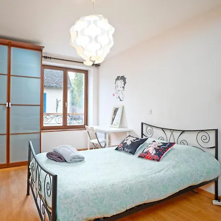 Triplex Atypique- Cour Interieure- Commerces A Pied