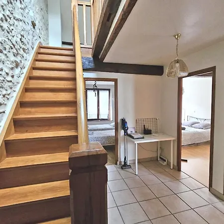 Triplex Atypique- Cour Interieure- Commerces A Pied *