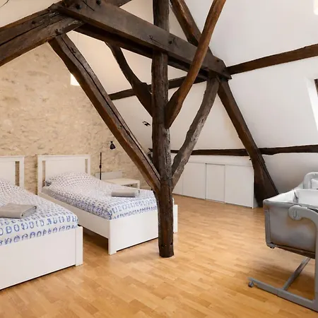 Triplex Atypique-cour Interieure-commerces A Pied