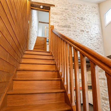 Triplex Atypique- Cour Interieure- Commerces A Pied *